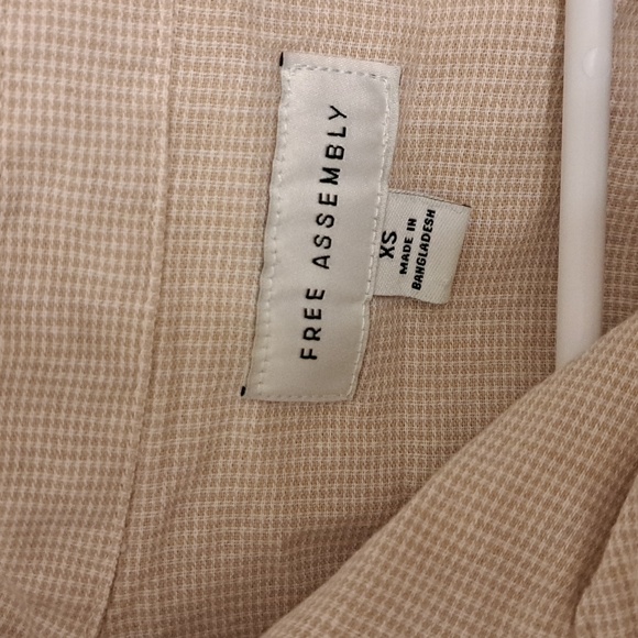 Free Assembly - Picture 2 of 4